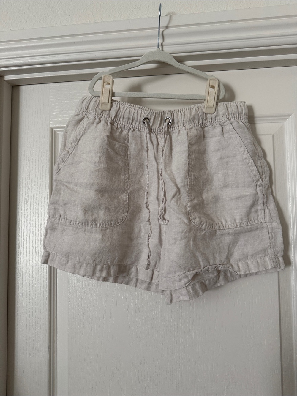 C&C California Cream Linen Drawstring Shorts